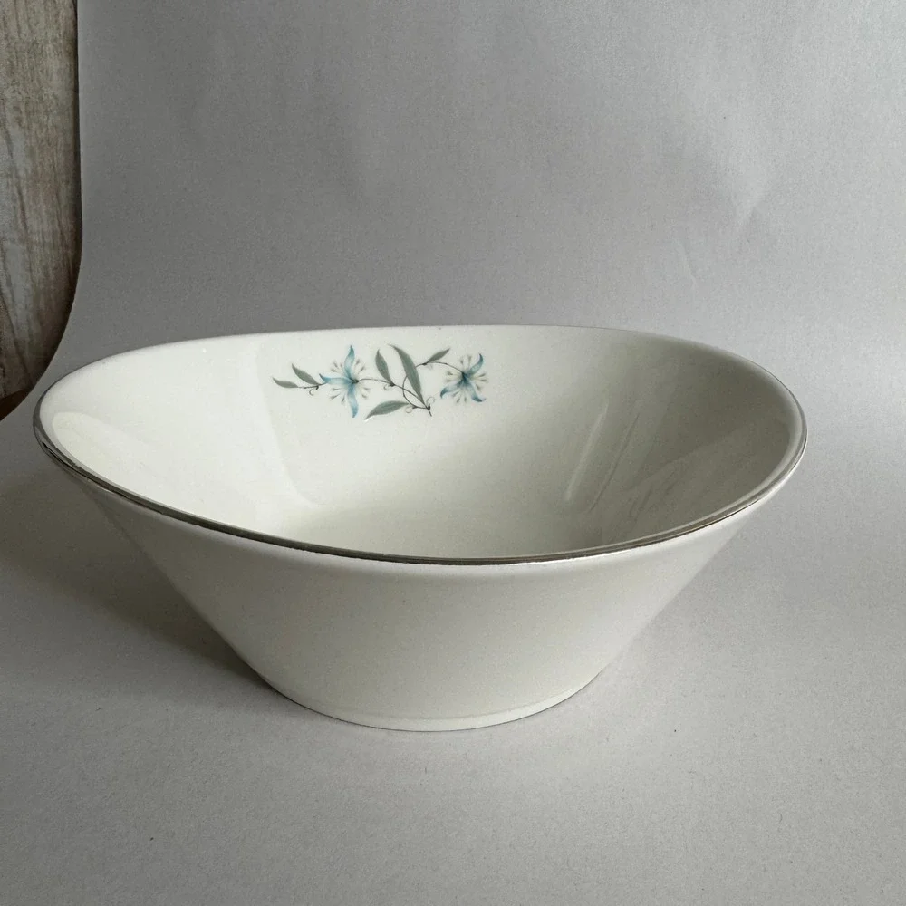 Homer Laughlin Triumph Cynthia Serving Bowl 8.25